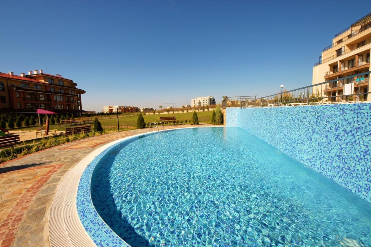 Sorrento - Menada Apartments Sveti Vlas Eksteriør billede