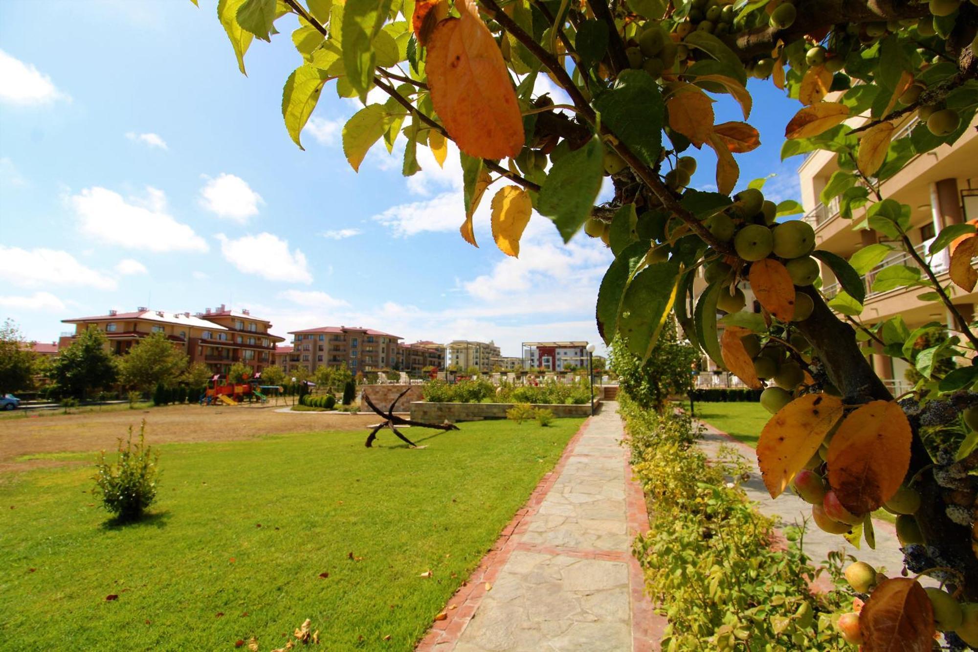 Sorrento - Menada Apartments Sveti Vlas Eksteriør billede