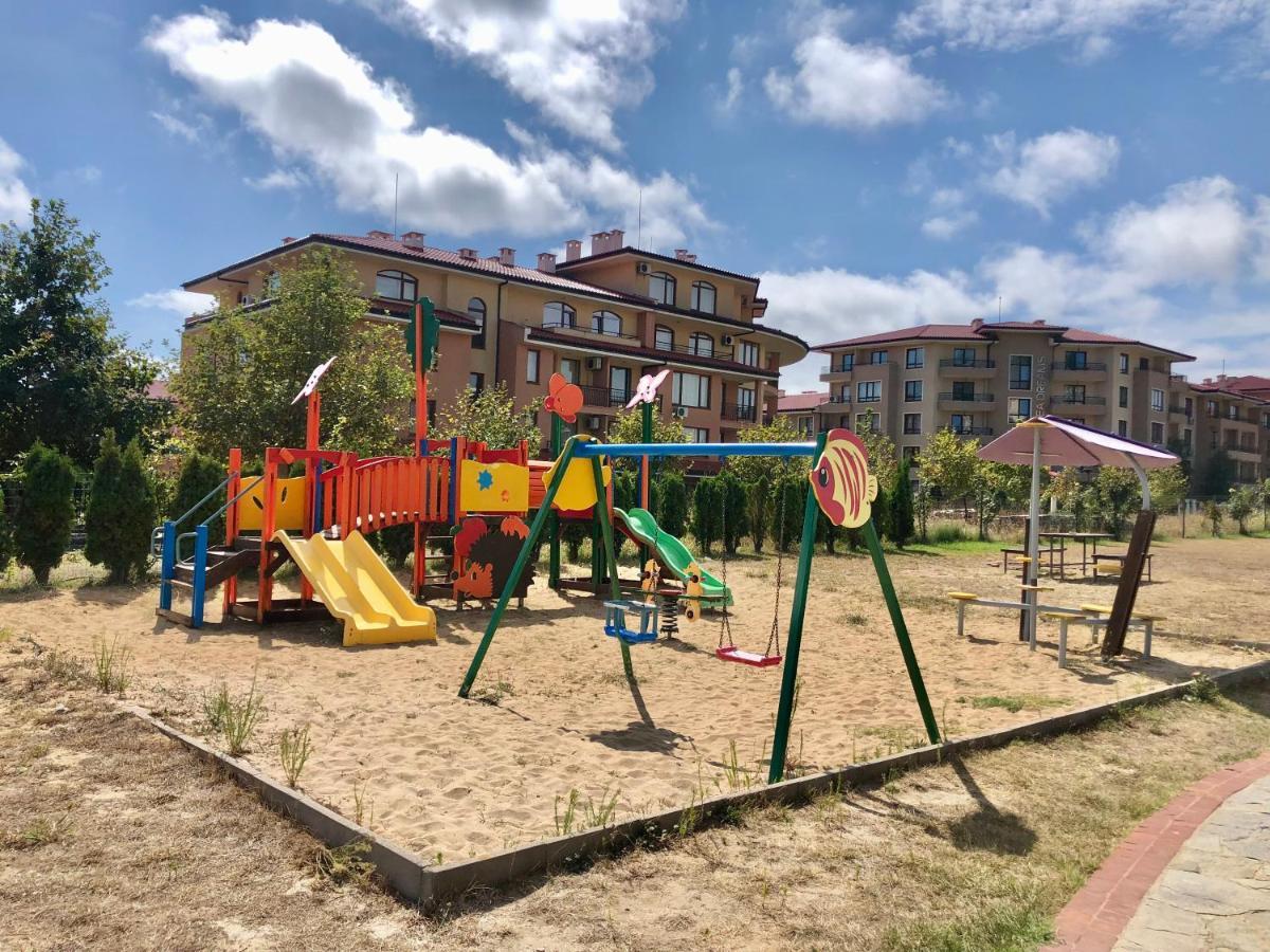 Sorrento - Menada Apartments Sveti Vlas Eksteriør billede
