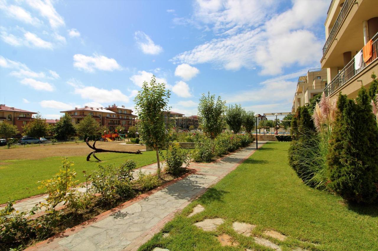 Sorrento - Menada Apartments Sveti Vlas Eksteriør billede