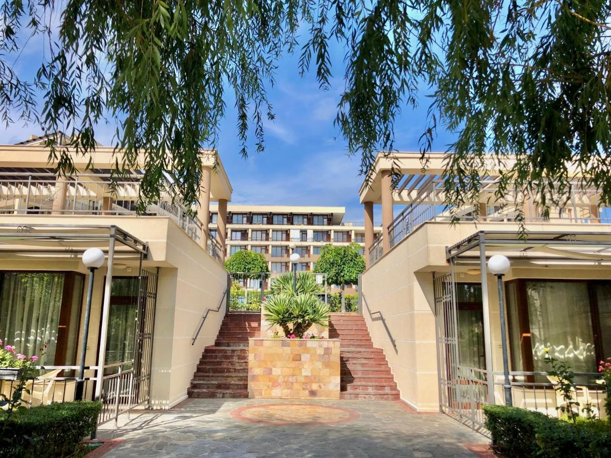 Sorrento - Menada Apartments Sveti Vlas Eksteriør billede