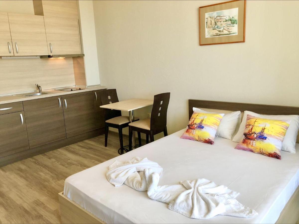 Sorrento - Menada Apartments Sveti Vlas Eksteriør billede