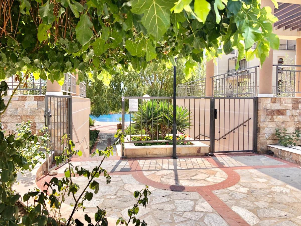 Sorrento - Menada Apartments Sveti Vlas Eksteriør billede