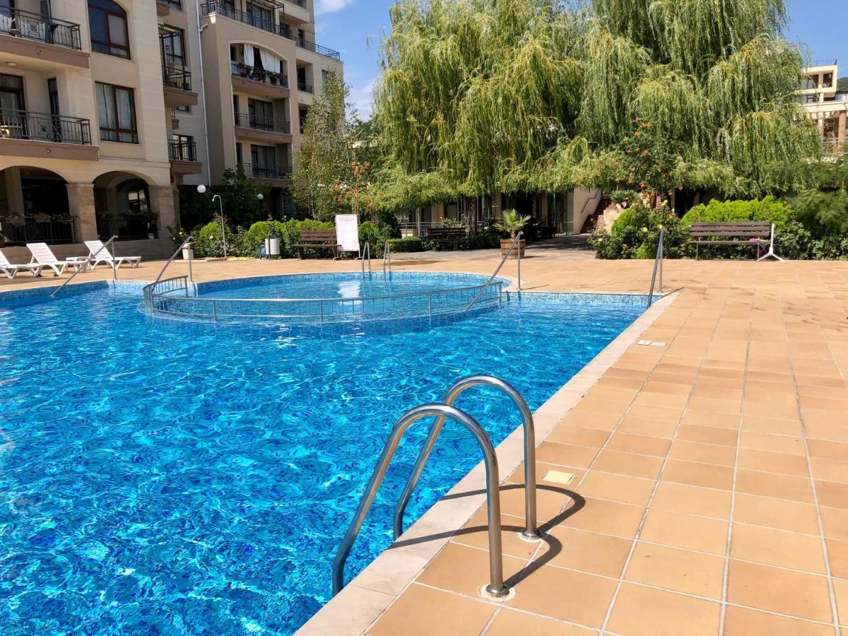 Sorrento - Menada Apartments Sveti Vlas Eksteriør billede