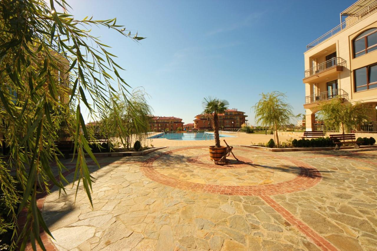 Sorrento - Menada Apartments Sveti Vlas Eksteriør billede