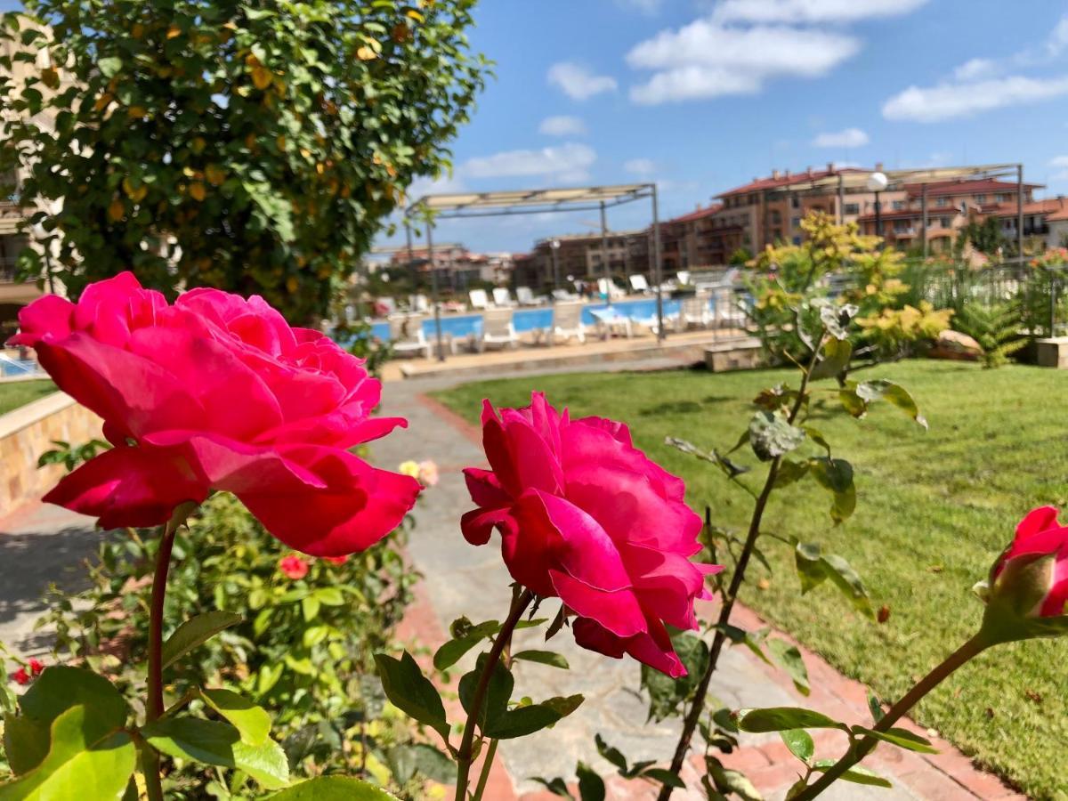 Sorrento - Menada Apartments Sveti Vlas Eksteriør billede