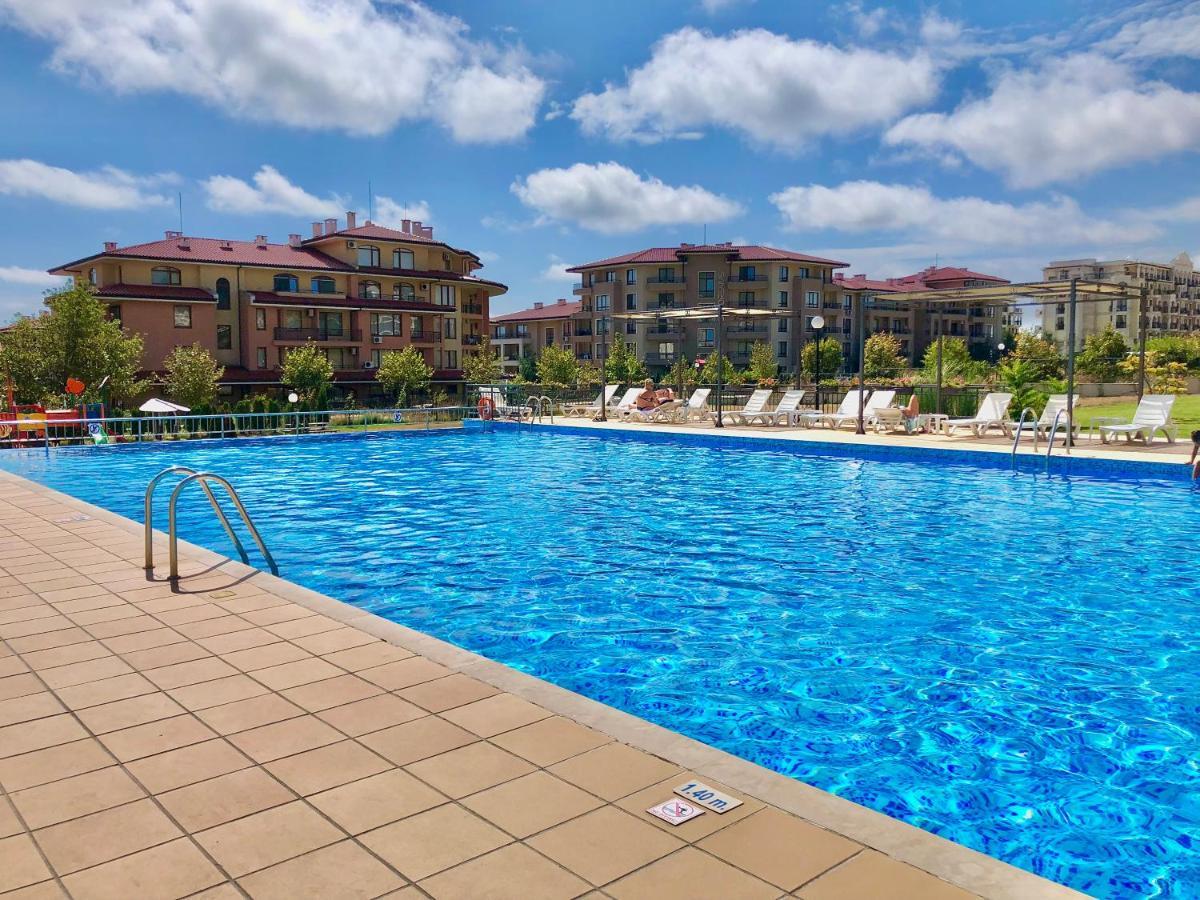 Sorrento - Menada Apartments Sveti Vlas Eksteriør billede