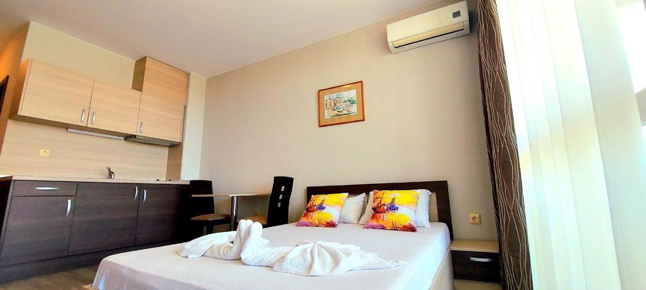 Sorrento - Menada Apartments Sveti Vlas Eksteriør billede